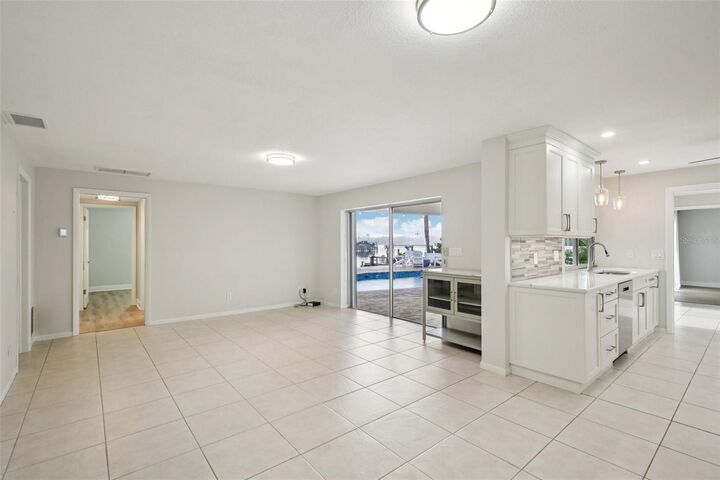 Property Photo: 2180 Dolphin Boulevard S FL 33707