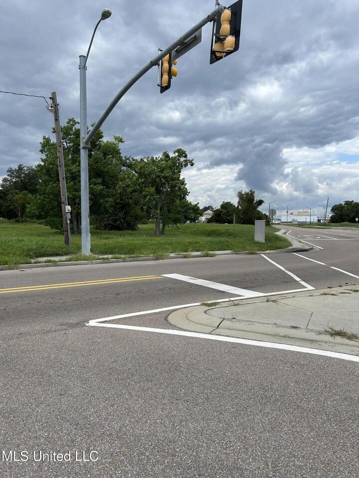 Property Photo:  460 Hill Street  MS 39530 