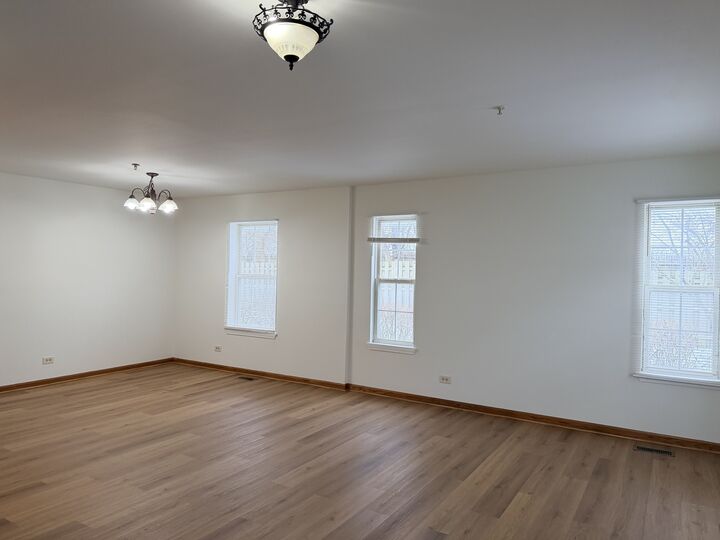 Property Photo:  1303 Orleans Drive  IL 60060 