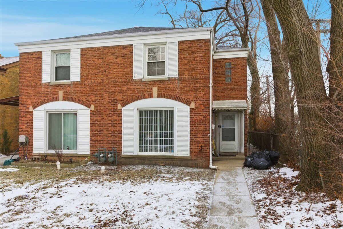 Property Photo:  6415 N Drake Avenue 6415  IL 60712 