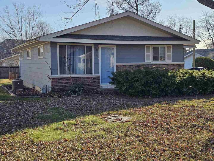 Property Photo:  302 Marteeny  IL 62864 