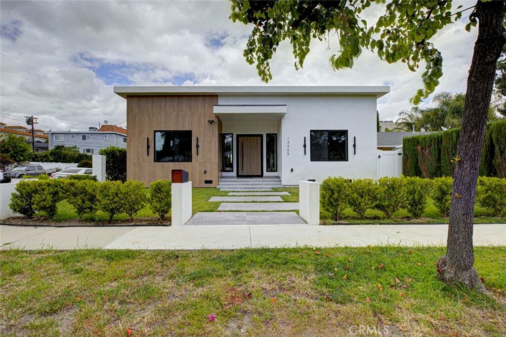 Property Photo:  14955 Hartsook  CA 91403 