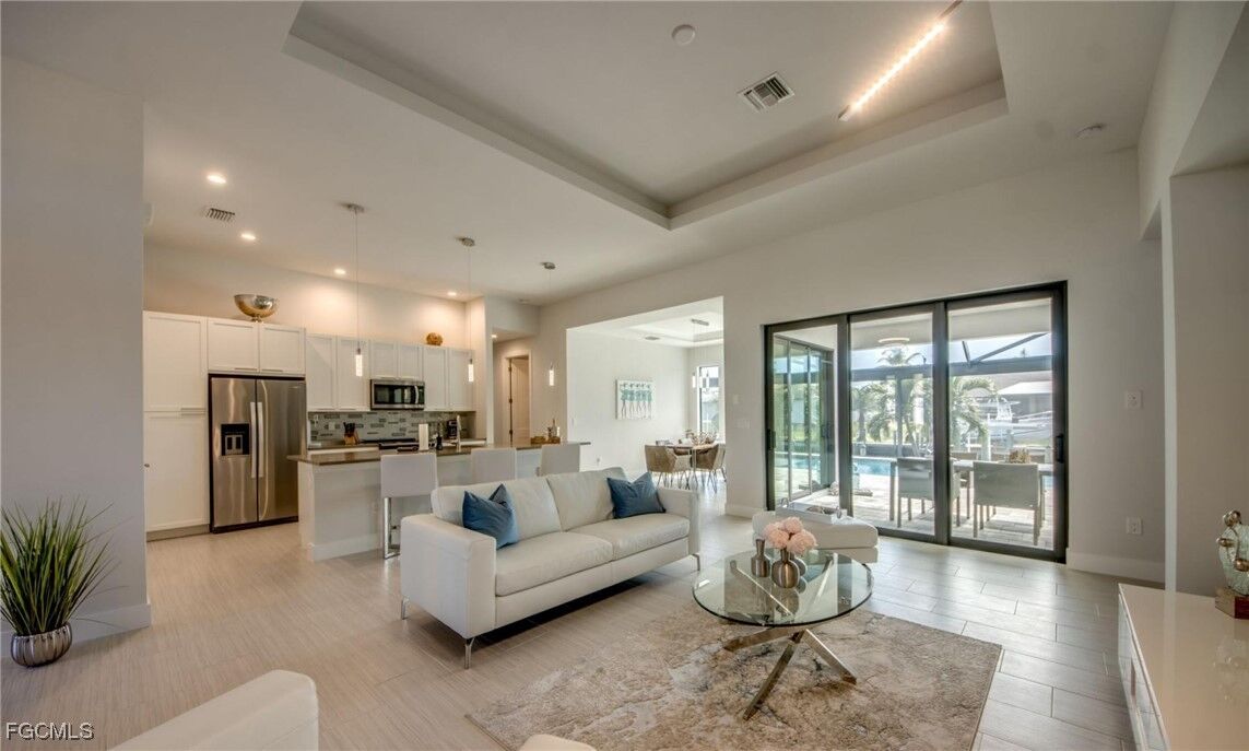 Property Photo:  1808 SW 30th Terrace  FL 33914 