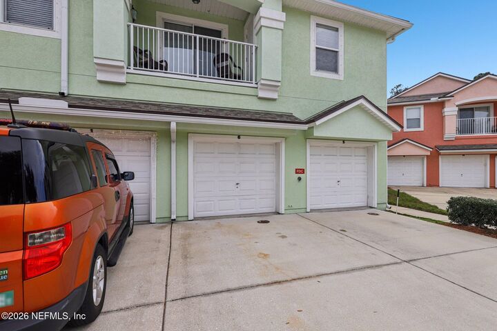 Property Photo: 13856 Herons Landing Way 11-6 FL 32224
