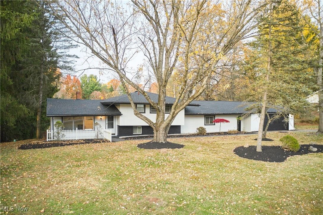 Property Photo:  17759 S Meadowpark Drive  OH 44146 