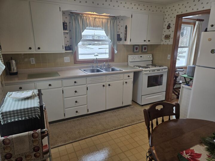 Property Photo:  100 Woodland Avenue  NH 03431 