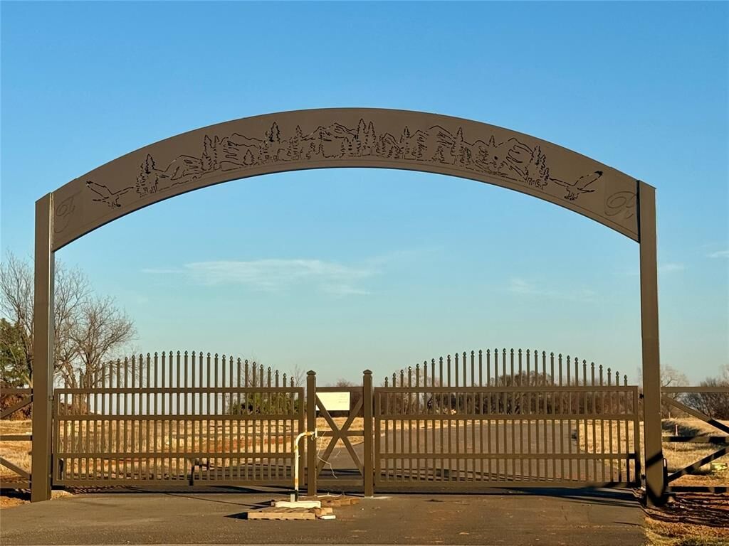 Property Photo:  000000 Friend Circle  OK 73018 