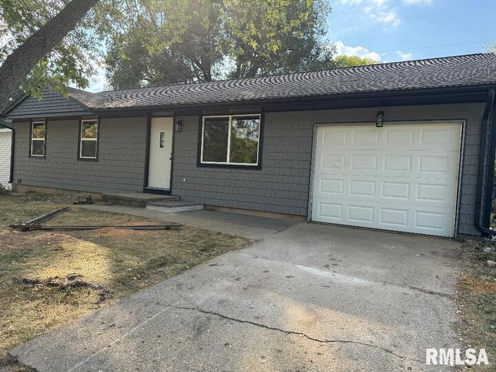 Property Photo:  5821 N Graceland Drive  IL 61614 