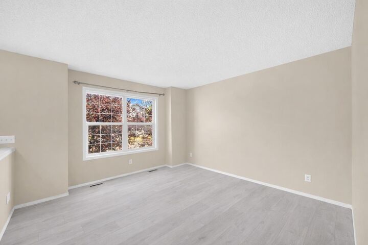 Property Photo:  5 Saddlebrook Common NE  AB T3J 5M4 