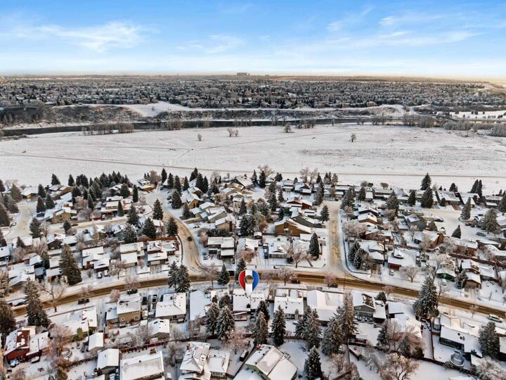 Property Photo:  14847 Deer Run Drive SE  AB T2J 5X2 