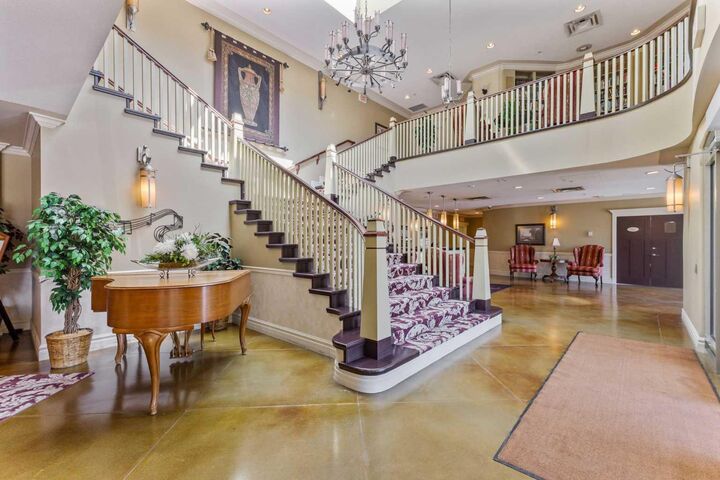 Property Photo: 1718 14 Avenue NW 409 AB T2N 4Y7