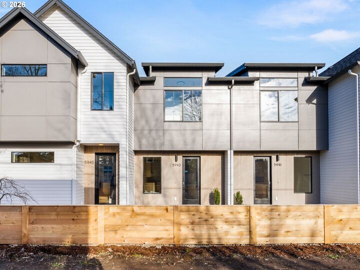 Property Photo:  5943 SE 60th Ave  OR 97206 