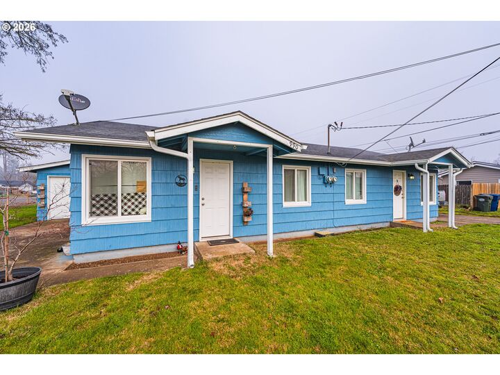 Property Photo:  970 W 10th Ave  OR 97448 