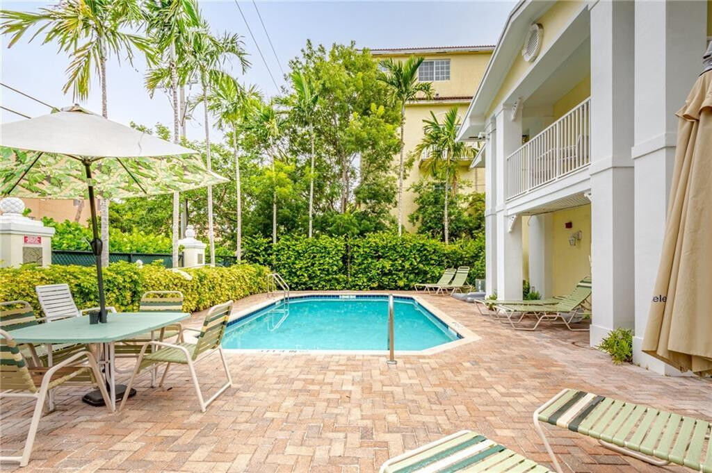 Property Photo:  2660 NE 8th Avenue 211  FL 33334 