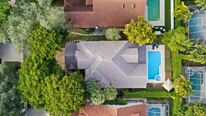 Property Photo:  608 Misty Oaks Lane  FL 33069 