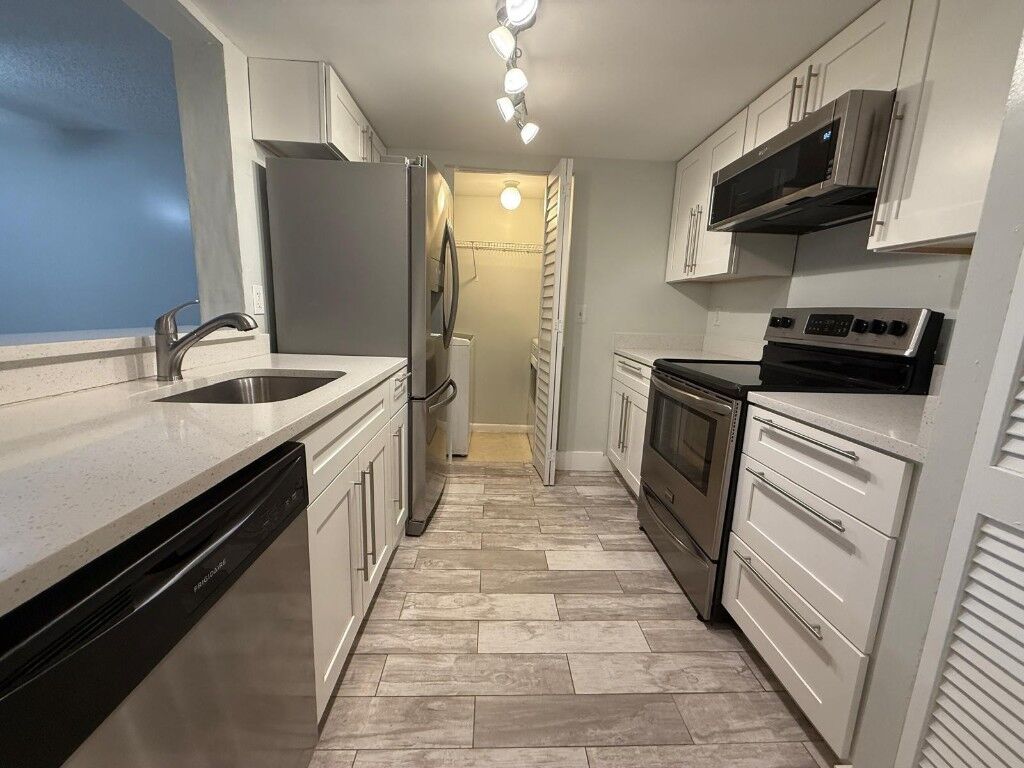 Property Photo:  9777 Westview Drive 1114  FL 33076 