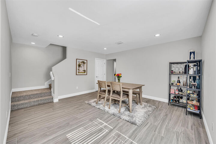 Property Photo: 808 NE 15th Avenue FL 33304