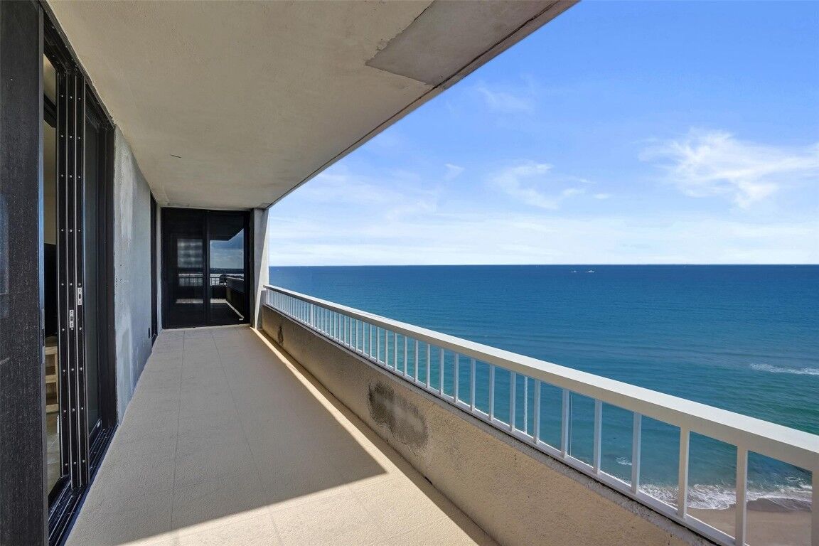 Property Photo: 5510 N Ocean Drive 15B FL 33404