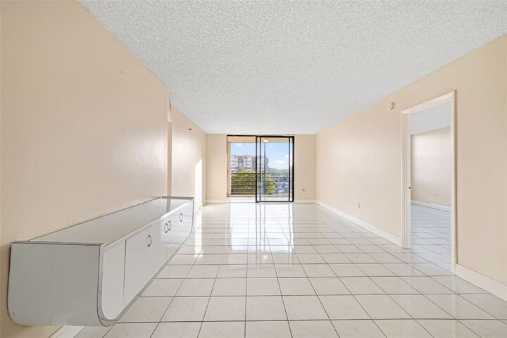 Property Photo:  1300 Saint Charles Place 507  FL 33026 