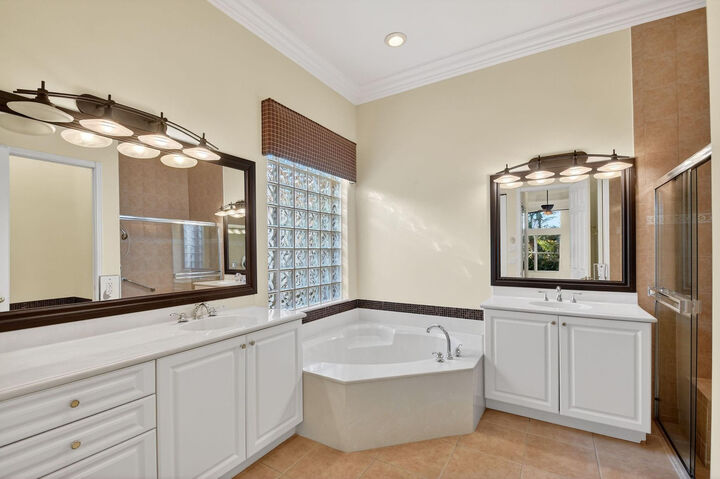 Property Photo:  8266 Sandpiper Glen Drive  FL 33467 