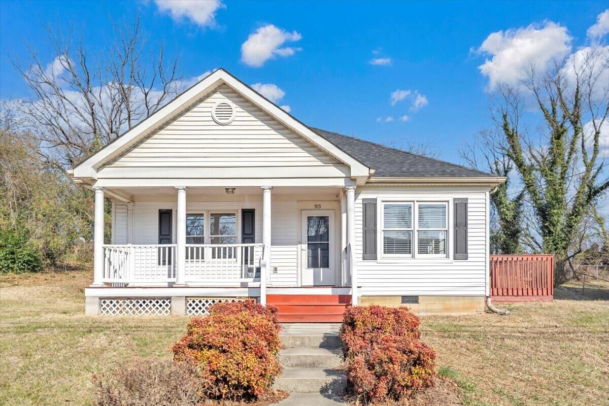 Property Photo:  915 Loudon Ave NW  VA 24016 