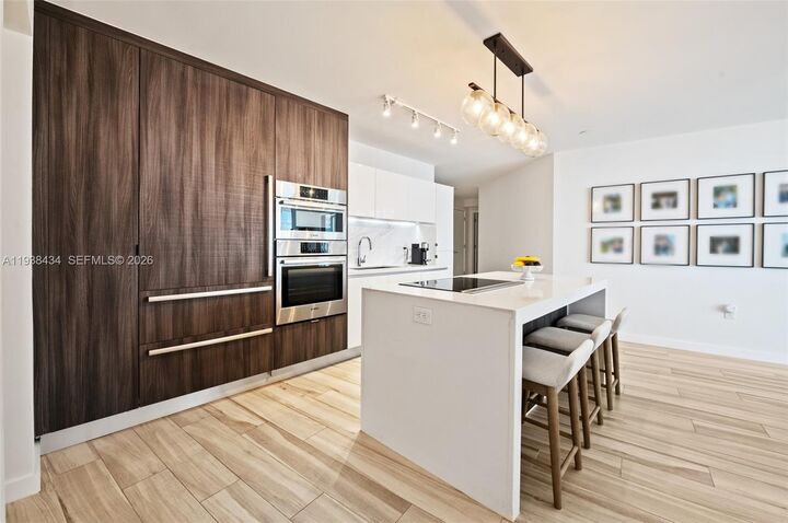 Property Photo:  851 NE 1st Ave 2809  FL 33132 