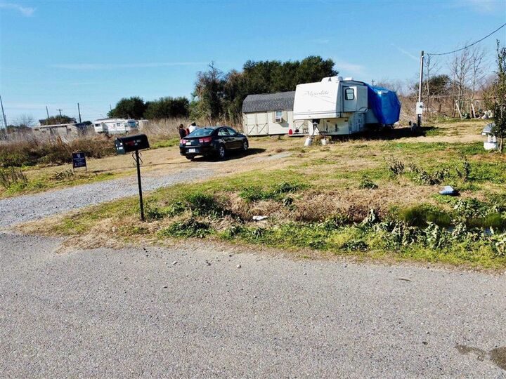 Property Photo:  207 Vejay St Street  LA 70631 