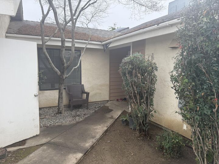 Property Photo: 1338 E Castlecrest Avenue CA 93292