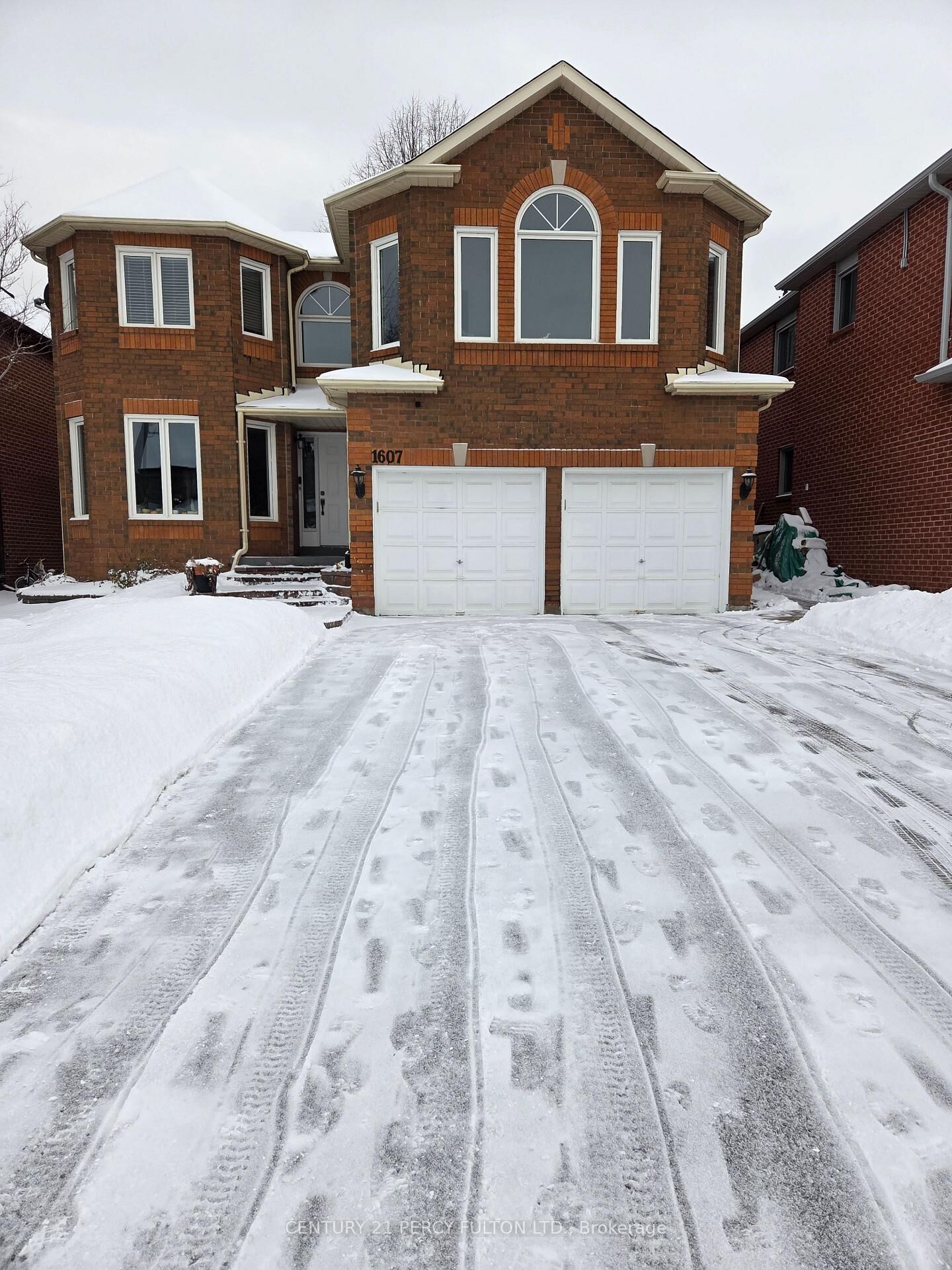 Property Photo:  1607 Sandhurst Crescent Bsmt  ON L1V 6W2 