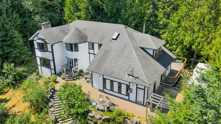Property Photo: 5885 Jupiter Pl BC V9Z 1B4