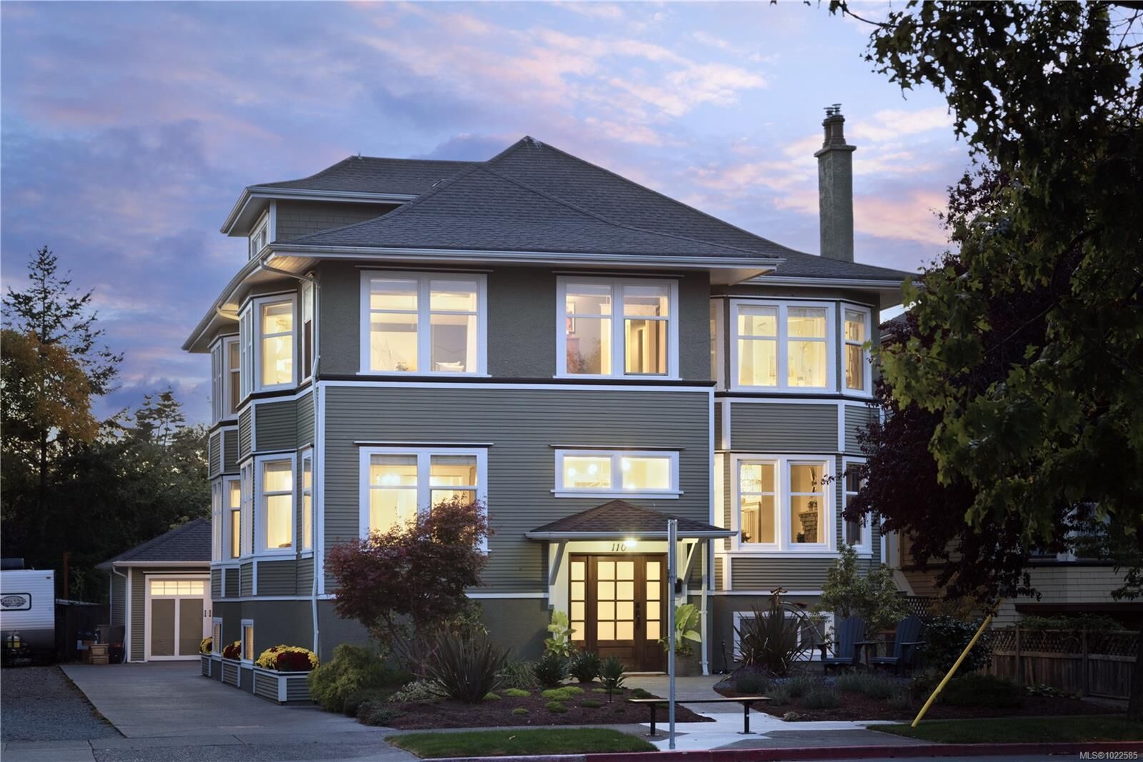 Property Photo:  110 Eberts St  BC V8S 3H7 