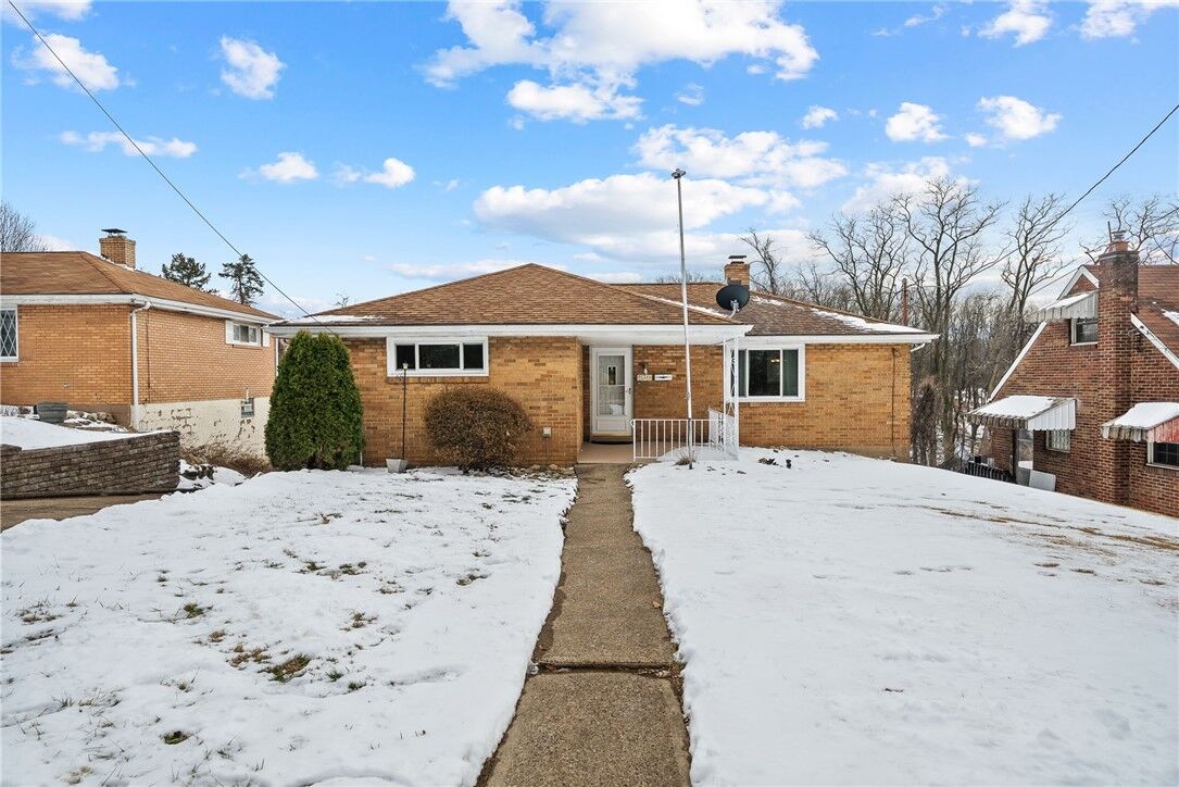 Property Photo:  836 Division St  PA 15122 