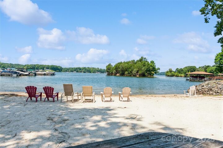 Property Photo:  13822 Queens Harbor Road H  NC 28278 