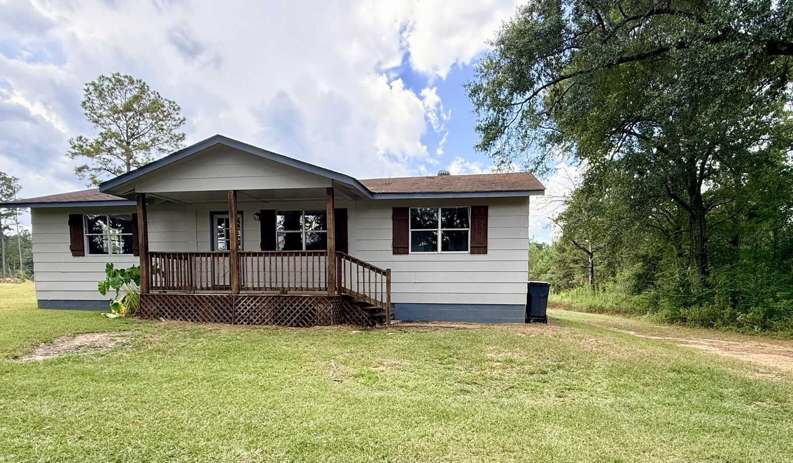 Property Photo:  27 Norman  MS 39475 