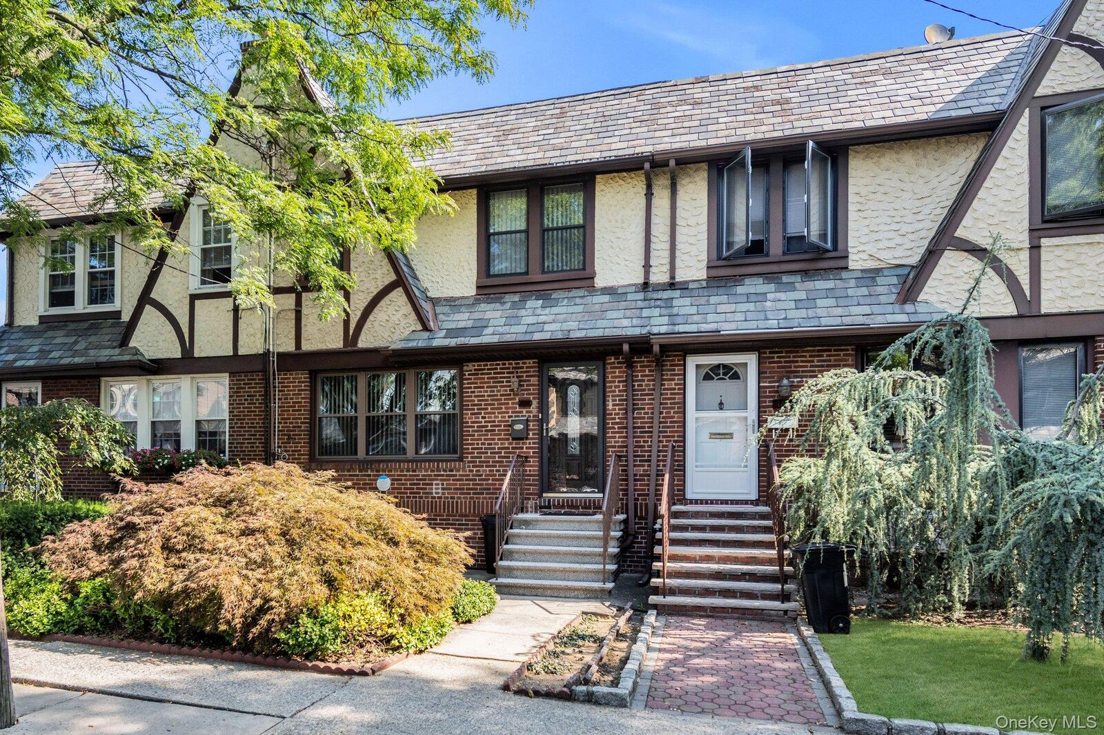 Property Photo: 1832 Narragansett Avenue Avenue NY 10461