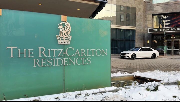 Property Photo:  1 Renaissance Square 10A  NY 10601 