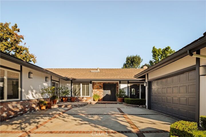 Property Photo:  22370 Algunas Road  CA 91364 