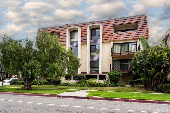 Property Photo:  2201 Via Carrillo 1A  CA 90274 