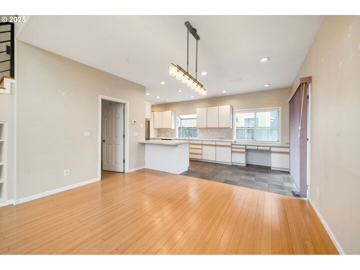 Property Photo: 6636 S Virginia Ave OR 97239