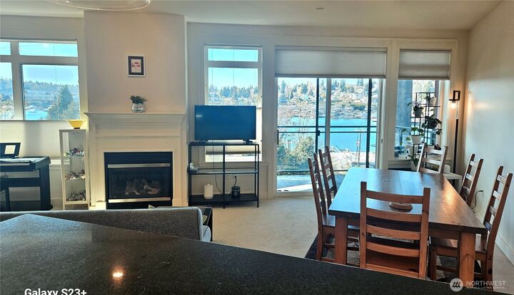 Property Photo: 3217 Eastlake Avenue E 303 WA 98102