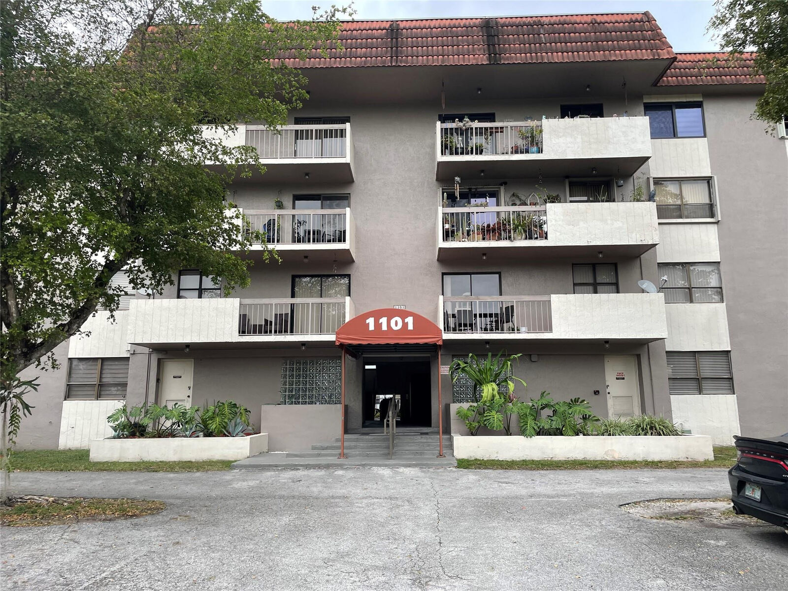Property Photo:  1101 SW 122nd Avenue 415  FL 33184 
