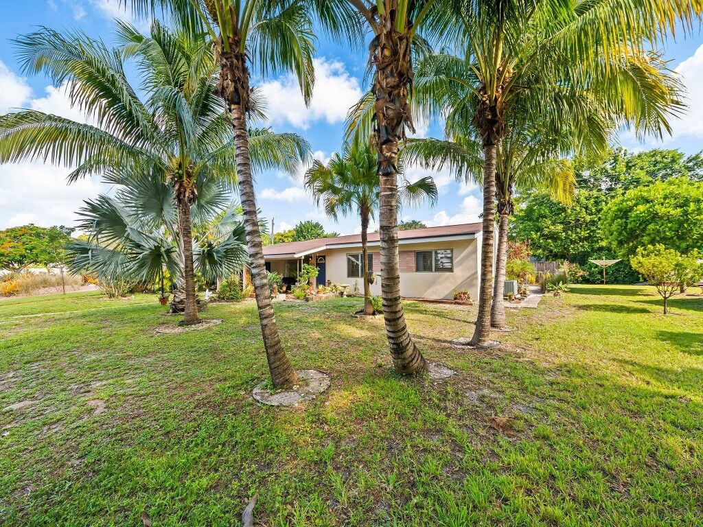 Property Photo: 2341 SW 15th Street FL 33312