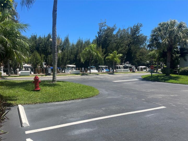 Property Photo:  6217 Bay Club Drive 1  FL 33308 