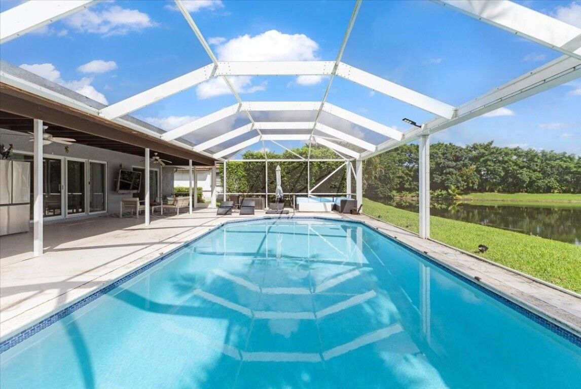 Property Photo:  10082 Harbourtown Court  FL 33498 