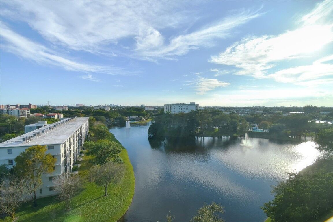 Property Photo:  2238 N Cypress Bend Drive 902  FL 33069 