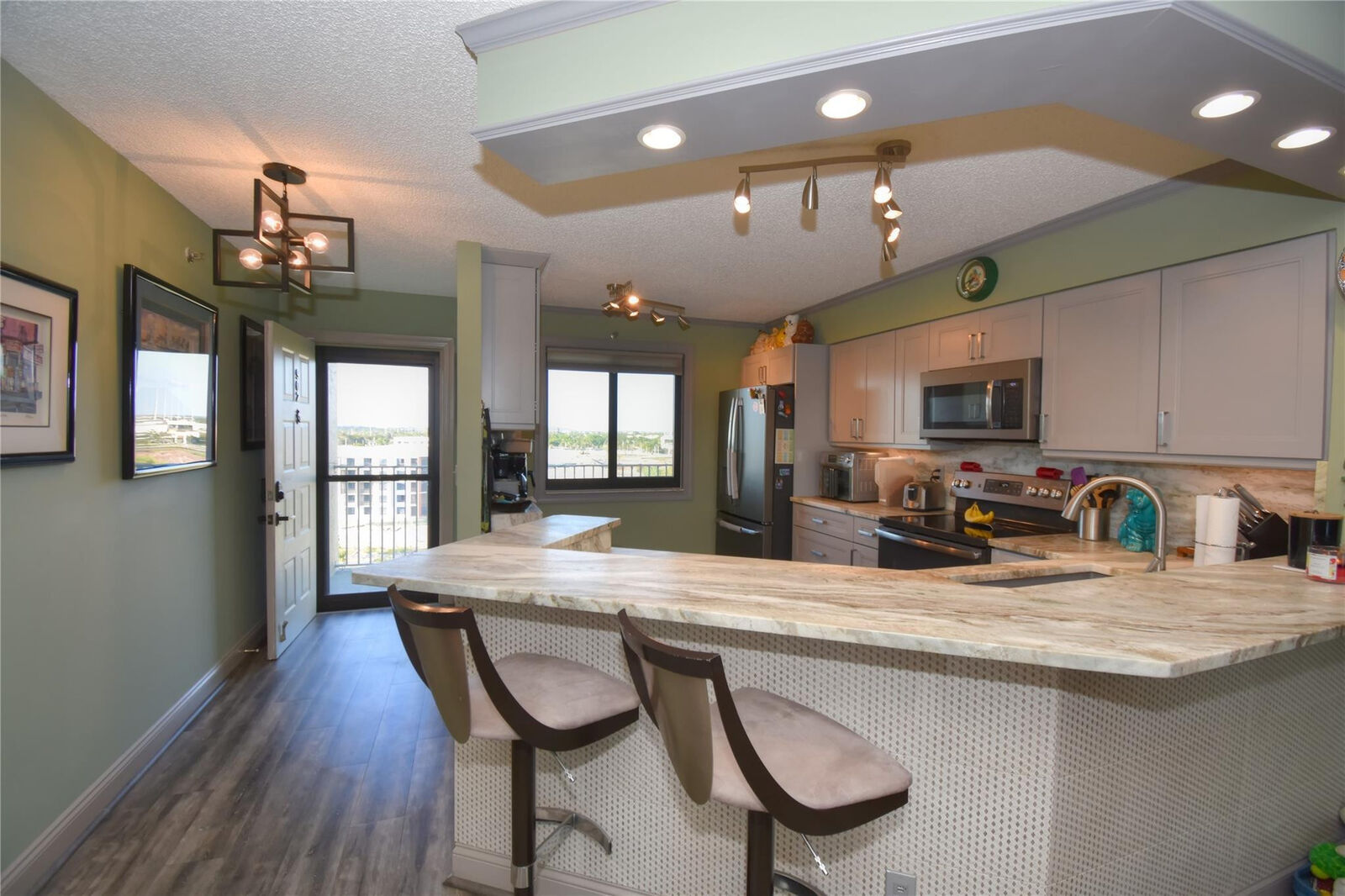 Property Photo:  2238 N Cypress Bend Drive 902  FL 33069 