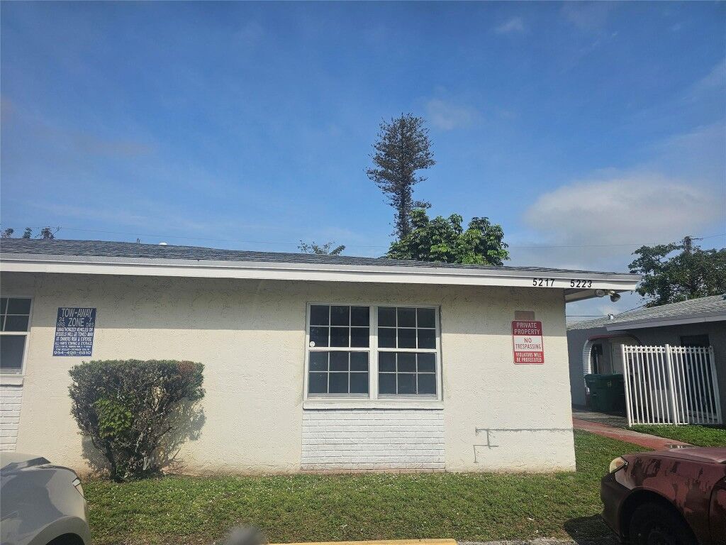 Property Photo:  5217 NW 18th Court  FL 33313 