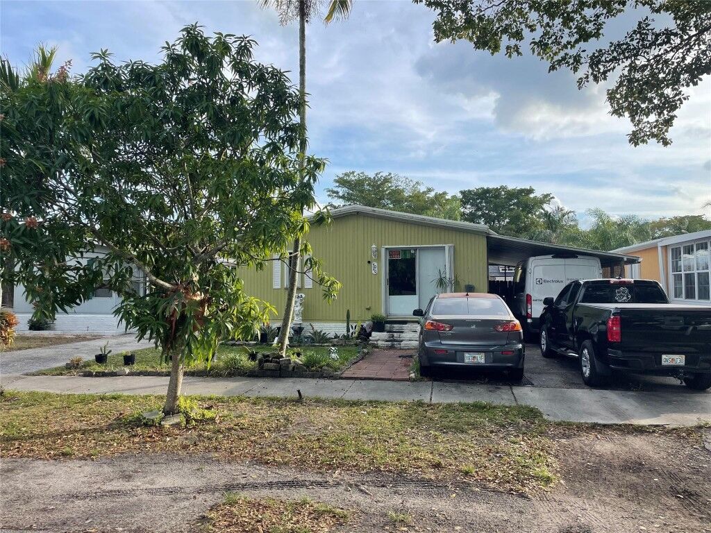 Property Photo:  3020 SW 52nd Street  FL 33312 