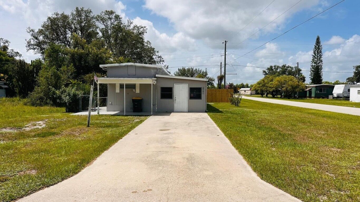 Property Photo:  4701 Ferdinand Avenue  FL 33870 