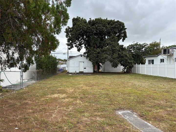 Property Photo: 2236 Taft Street FL 33020